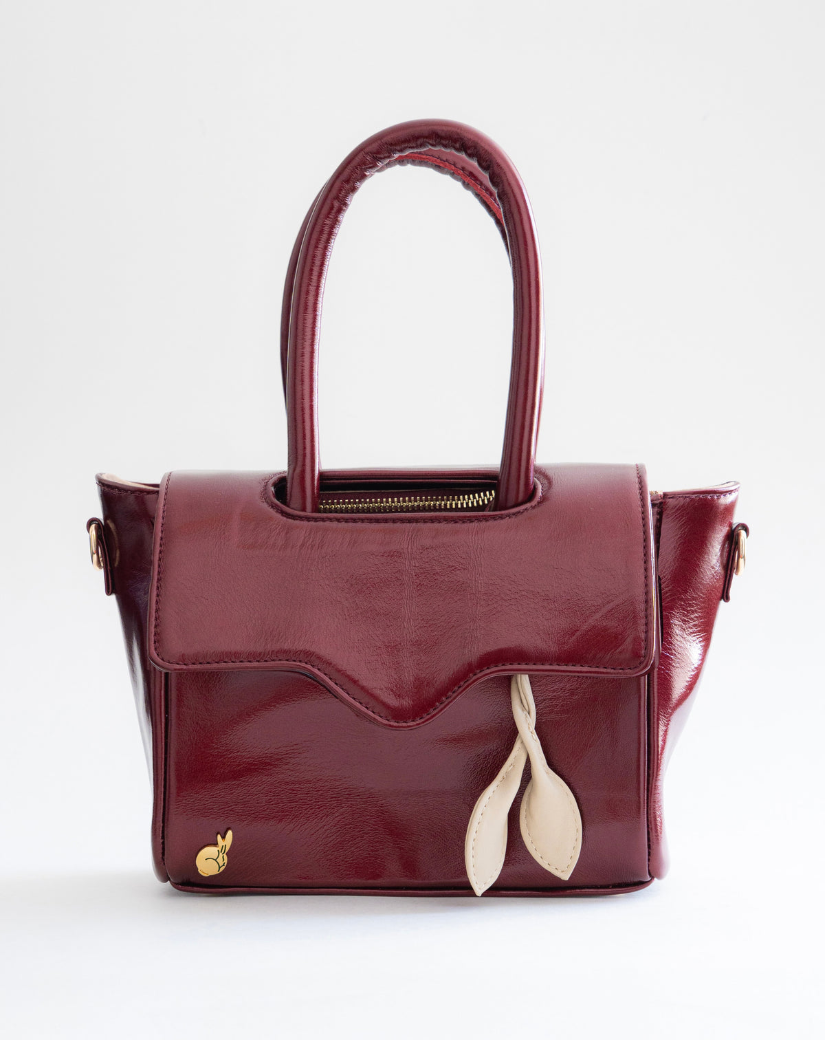 Bolsa LU de piel con estructura rígida y tachones metálicos, Luna Lenore