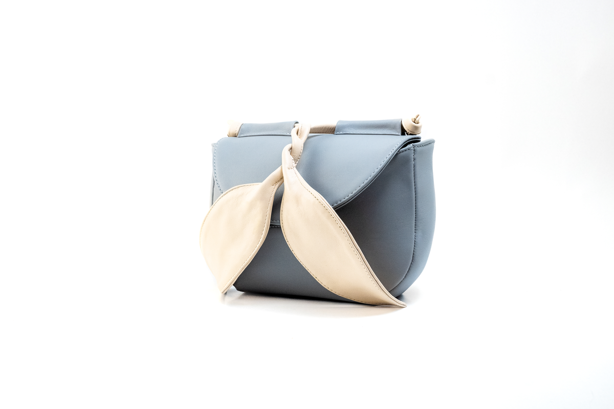 Bolsa crossbody Lunera color cemento con orejas de conejo, Luna Lenore