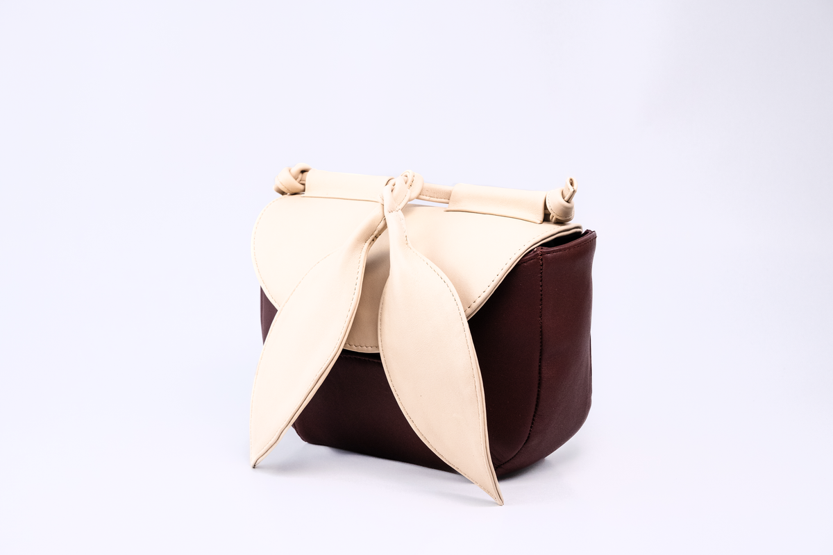 Bolsa crossbody Lunera color chestnut con orejas de conejo, Luna Lenore